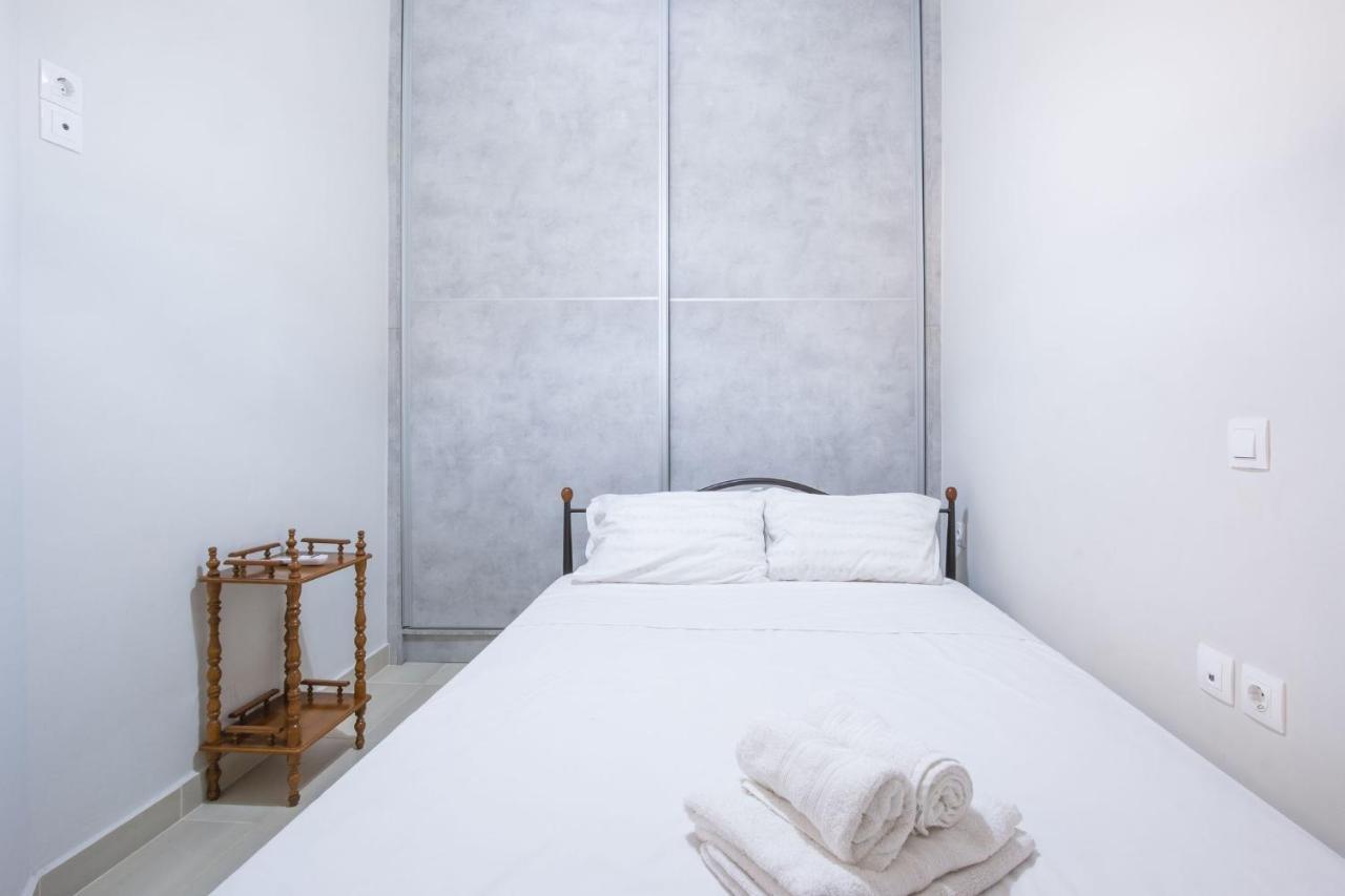 Bright Apartment In Piraeus Bagian luar foto